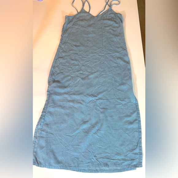 Aerie Chambry Dress
Elegant Light Blue Slip Dress
Size Medium
NWT - Picture 4 of 9